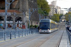 Metro do Porto Bombardier Flexity-Outlook tram (line D) at Ponte Luís (crossing Rio Douro), 13. October 2016