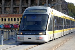 Metro do Porto Bombardier Flexity-Outlook tram (line D) at Ponte Luís (crossing Rio Douro), 13. October 2016