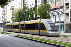 Metro do Porto Bombardier Flexity-Outlook tram (Line D), Av. da República, 16. October 2016