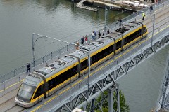 Metro do Porto Bombardier Flexity-Outlook tram (line D) at Ponte Luís (crossing Rio Douro), 16. October 2016