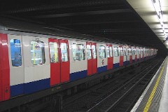 London, Embankment, Circle Line, 6. January 2008