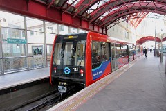 DLR (Docklands Light Railway), London, Canary Wharf, 11. October 2013