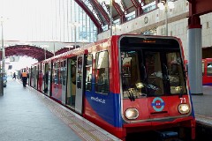 DLR (Docklands Light Railway), London, Canary Wharf, 11. October 2013