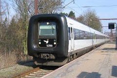 Ic3 trainset MFA 5086/MFB 5286 (named Selandia) photographed at the railwaystation in Fredericia 24. March 2007.  The Ic3 was built by ABB Scandia in Denmark. Each unit consists of 3 coaches. Built in a number of 92 trainsets. The trainsets were put in service in 1989 - 1998. 4 diesel engines of 294 kW per trainset. Max speed 180 km/h - 112 mph. Length 58 800 mm. Weight 97 metric tonnes. 16 seats 1st class, 128 seats 2nd class. Up to 5 trainsets can be put together. The MFA 5086/MFB 5286 was put in service in 1996.