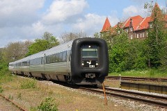Ic3 trainset MFA 5080/MFB 5280 (named Henrik Gerner) photographed at the railwaystation in Randers 19. May 2007.  The Ic3 was built by ABB Scandia in Denmark. Each unit consists of 3 coaches. Built in a number of 92 trainsets. The trainsets were put in service in 1989 - 1998. 4 diesel engines of 294 kW per trainset. Max speed 180 km/h - 112 mph. Length 58 800 mm. Weight 97 metric tonnes. 16 seats 1st class, 128 seats 2nd class. Up to 5 trainsets can be put together. The MFA 5080/MFB 5280 was put in service in 1993.