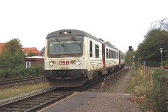 DSB MR 4003/MRD 4203 photographed in Aulum 21. October 2005.  The MR class was purchased from 1981 to 1985 in a number of 97. The MR class was purchased from 1978 to 1985 in a number of 98. The first 30 of the MR class were built by Uerdingen in Germany, the rest of the MR class and all of the MRD class were built by Scandia in Denmark. Dieselhydraulic Deutz engine. 325 hp. Max speed 120 km/h - 75 mph. Length each unit 22 335 mm. Weight 34,5 metric tonnes. One trainset consists of two units. Renovated in 1995 - 1997. Increased max. speed to 130 km/h - 81 mph. MR 4003 was put in service in 1978 - MRD 4203 was put in service in 1982. This trainset was in the period from 2003 to 2004 leased by Arriva.