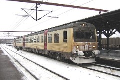 DSB MR 4092/MRD 4292 photographed at the railway station in Kolding 29. December 2005.  The MR class was purchased from 1981 to 1985 in a number of 97. The MR class was purchased from 1978 to 1985 in a number of 98. The first 30 of the MR class were built by Uerdingen in Germany, the rest of the MR class and all of the MRD class were built by Scandia in Denmark. Dieselhydraulic Deutz engine. 325 hp. Max speed 120 km/h - 75 mph. Length each unit 22 335 mm. Weight 34,5 metric tonnes. One trainset consists of two units. Renovated in 1995 - 1997. Increased max. speed to 130 km/h - 81 mph. This trainset was put in service in 1985.
