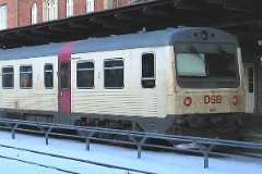 DSB MR 4065/MRD 4265 photographed at the railway station in Aalborg 28. January 2006.  The MR class was purchased from 1981 to 1985 in a number of 97. The MR class was purchased from 1978 to 1985 in a number of 98. The first 30 of the MR class were built by Uerdingen in Germany, the rest of the MR class and all of the MRD class were built by Scandia in Denmark. Dieselhydraulic Deutz engine. 325 hp. Max speed 120 km/h - 75 mph. Length each unit 22 335 mm. Weight 34,5 metric tonnes. One trainset consists of two units. Renovated in 1995 - 1997. Increased max. speed to 130 km/h - 81 mph. MR 4065 was put in service in 1984 - MRD 4265 was put in service in 1983.
