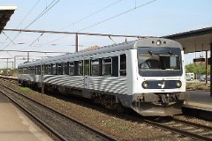 DSB MR 4024/MRD 4224 photographed at the railwaystation in Roskilde 4. August 2007.  The MR class was purchased from 1981 to 1985 in a number of 97. The MR class was purchased from 1978 to 1985 in a number of 98. The first 30 of the MR class were built by Uerdingen in Germany, the rest of the MR class and all of the MRD class were built by Scandia in Denmark. Dieselhydraulic Deutz engine. 325 hp. Max speed 120 km/h - 75 mph. Length each unit 22 335 mm. Weight 34,5 metric tonnes. One trainset consists of two units. Renovated in 1995 - 1997. Increased max. speed to 130 km/h - 81 mph. MR 4024 was put in service in 1978 - MRD 4224 was put in service in 1982.