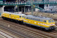 H. F. Wiebe 320 001-1 and 216 122-2, Hamburg Wilhelmsburg, 28. March 2015