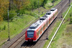 DB 425 010-6, Magdeburg in der nahe von dem Wasserkreuz Mittellandkanal / Elbe, 28. April 2015