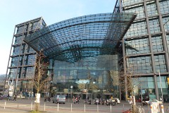 Berlin Hauptbahnhof, Ausgang Invalidenstrasse, 3. April 2015