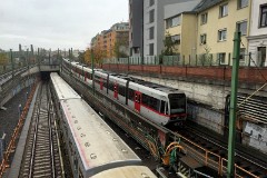 Type U (Wiener Linien U4) and Type T (Wiener Linien U6), Langenfeldgasse, 29. October 2016