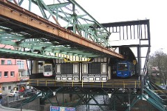 Wuppertal Oberbarmen, Schwebebahn, 20. April 2006