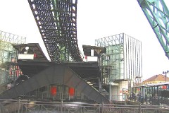 Wuppertal Oberbarmen, Schwebebahn, 20. April 2006