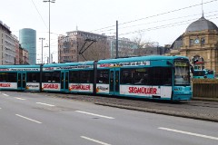S-Wagen der VGF, Frankfurt am Main, Hauptbahnhof, 2. April 2016. Baujahr der S-Wagen 2003 bis 2007. Hersteller: Bombardier Transportation