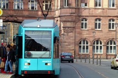 R-Wagen der VGF, Frankfurt am Main, Pauls Platz, 2. April 2016. Baujahr der R-Wagen 1993 bis 1997. Hersteller: Duewag/Siemens.