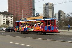K-Wagen der VGF, Ebbelwei-Expreß, Frankfurt am Main, Baseler Strasße, 2. April 2016. Baujahr der R-Wagen 1949 bis 1954. Hersteller: Duewag/Crede.