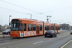 S-Wagen der VGF, Frankfurt am Main, Friedensbrücke, 2. April 2016. Baujahr der S-Wagen 2003 bis 2007. Hersteller: Bombardier Transportation