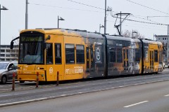 S-Wagen der VGF, Frankfurt am Main, Friedensbrücke, 2. April 2016. Baujahr der S-Wagen 2003 bis 2007. Hersteller: Bombardier Transportation