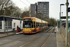S-Wagen der VGF, Frankfurt am Main, Ginnheim, 2. April 2016. Baujahr der S-Wagen 2003 bis 2007. Hersteller: Bombardier Transportation
