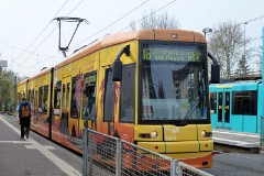 S-Wagen der VGF, Frankfurt am Main, Ginnheim, 2. April 2016. Baujahr der S-Wagen 2003 bis 2007. Hersteller: Bombardier Transportation