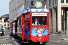 K-Wagen der VGF, Ebbelwei-Expreß, Frankfurt am Main, Willy-Brandt-Platz, 2. April 2016. Baujahr der R-Wagen 1949 bis 1954. Hersteller: Duewag/Crede.