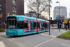 S-Wagen der VGF, Frankfurt am Main, Ostbahnhof/Sonnemannstrasse, 3. April 2016. Baujahr der S-Wagen 2003 bis 2007. Hersteller: Bombardier Transportation